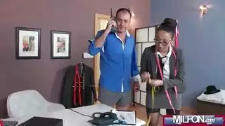 مص أثداء آسيوية عملاقة وأكل كسها الضيق في مشهد صريح