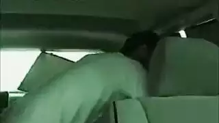 مضاجعة في المقعد الخلفي عربي ثري ينيك فتاة مستعدة بخشونة