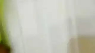 مجبر على المشاهدة: أنثى مثيرة تريه حلوات بيت دعارة في إباحية عنيفة