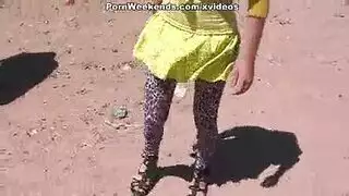 فتاة أجنبية تتعرض لعملية جماعية