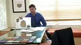 شباب مثليون يستمتعون بمص عميق وجنس شرجي قوي