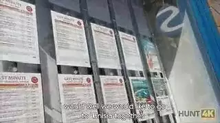 الفتاة الممحونة تقضي إجازة سعيدة و تركب على زبي