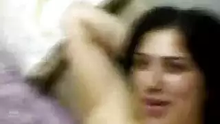 عاهرة متزوجة تتوسل لعشيقها من أجل فعل إباحي قاس