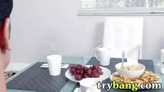 ميا خليفة إكس إكس إكس: جنس ثلاثي مع صديقتها وفحل