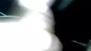 جنس حيواني قاسي: ثور يهيمن على بنات مستعدات