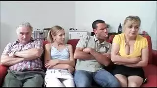 قضيب ضخم جدًا يدمر كسها الضيق