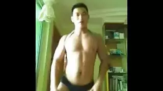 أم تركي تأخذ زب قاسي في بورنو صريح