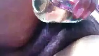 تدليك ثدي عنيف مع انفجار مني على الثدي