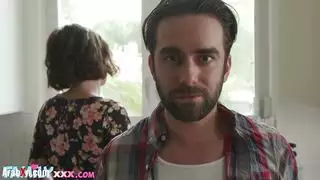 الاخت الممحونة اخي يلعب بكسي