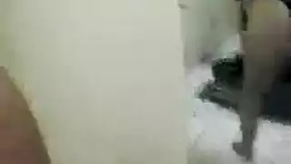 فتاة آسيوية مطيعة تُهيمن عليها في جنس عنيف