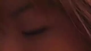 أقضب قضيبي لمشاهدة فتاة يابانية تلهو بكسي