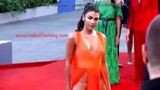 امرأتان، سروال داخلي واحد، حيل قذرة لا تنتهي