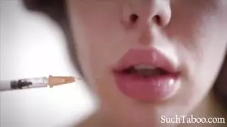 فمها مصنوع لأكثر من مجرد القبلات