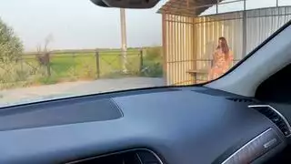 علاقة جنسية جماعية عنيفة للجميلة بعيون زرقاء ذات مؤخرة مثالية