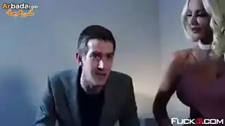 تتناك الموظفه في الشركة