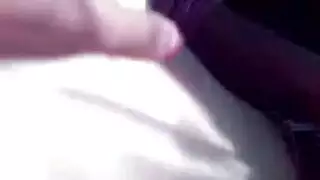 جماع جماعي في المقعد الخلفي: فتاة جميلة تُملأ