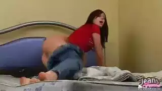 عاهرة دمية هانا بيلي تُدمر بقضيب وحشي