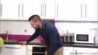 راقبها سرًا ثم أعطيتها زبي