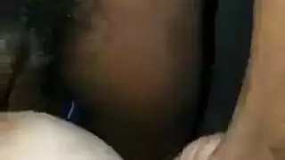 أصلع ومتلهف، يلعقها ثم يمارس الجنس معها بقوة