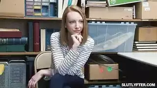 كاتي تايلور تحصل على فرجها الضيق منكوح بعمق وقسوة