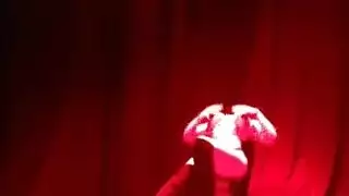 قميص إيفلين كلير الأحمر يُخلع لممارسة جنس ثلاثي قاسي مع حبيبها السابق