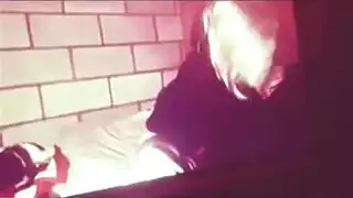 حطم إصبع الهواة الحمار