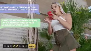 الشقراء صفعوا الكمامة لامتصاص القضيب كله وابتلاع سلوبوز