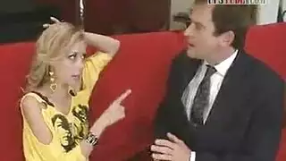 مراهقة تلمس و تفرك في المدينة