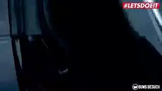 نجم إباحي وحيد: تُداعب نفسها حتى القمة