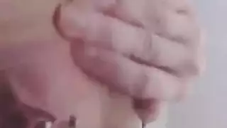 كواليس أفلام إكس: عارضات يتم تعليقهن من قبل المصور