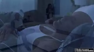 اللعب الفردي: استخدام وسادة لتحفيز البظر العميق