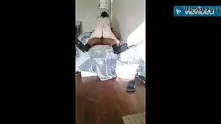 الام ذات الثدي الكبير