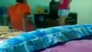 التقبيل العاطفي يتحول إلى جلسة مص قضيب إباحية