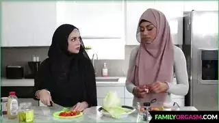 أخت متدينة تُمارس معها الجنس بعنف من قبل أوليفر فلين وميلو بلايز
