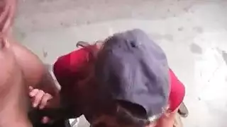 جنس جماعي في الربيع يضم ثلاثة قضبان داكنة كبيرة