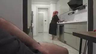 زوجة الأب العربية المثيرة تتوسل لقضيب ابن الزوج في مؤخرتها