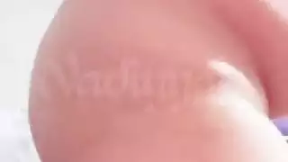 مضايقة وكشف أدغالها المشعرة وثدييها العربيين