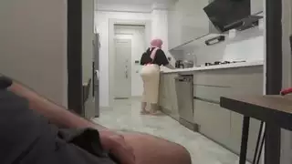 زوجة الأب العربية المثيرة تأخذ قضيب ابن زوجها الكبير في مؤخرتها