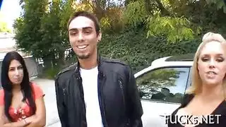 لعق باللسان إلى أقصى حد