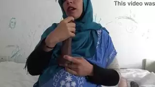 فتاة جزائرية تأخذ جماع مزدوج في مشهد دياثة