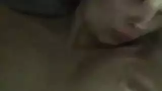 النجم الإباحي الشاب يظهر خبرته القذرة