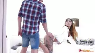 قضيب الصديق الصباحي في مهبلها