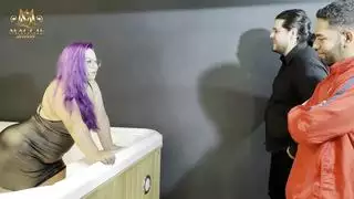 هي تتوق لأن تكون مركز حمام المني