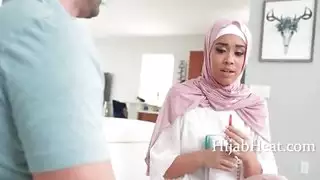 كم تستطيع هذه العاهرات تحمل المواقف الإباحية الصعبة
