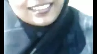 كشف ثديي في الشارع وعملية عصر قوية للأثداء
