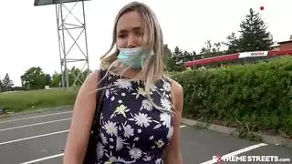 أدخل زبه في كسها حتى تصبح مفخرة