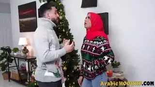 فتاة شرق أوسطية في جنس صاخب بعيد الميلاد