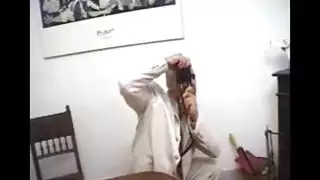 فتاة شقراء مذهلة تأخذ قضيب عربي في مشهد إباحي صريح