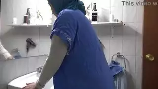 الرجل الألماني المنحرف يمارس الجنس مع خادمة التنظيف المسلم