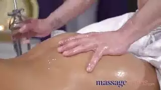 الفتاة النحيلة مارلين في أربعة حمقى